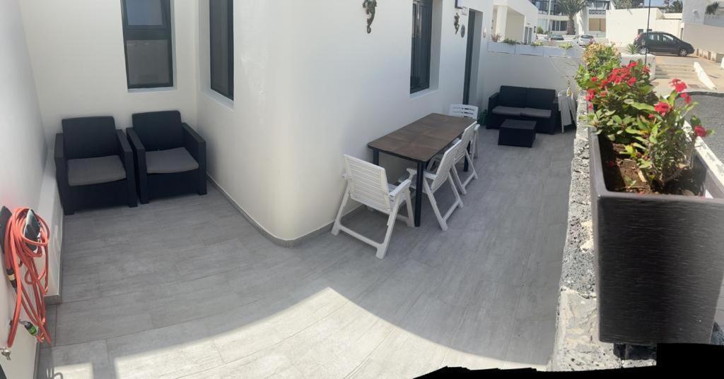 Luxury Casa Playa Roca Bord De Mer Costa Teguise Exteriör bild